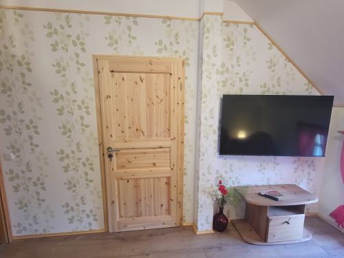 Wohnzimmer mit TV 55"